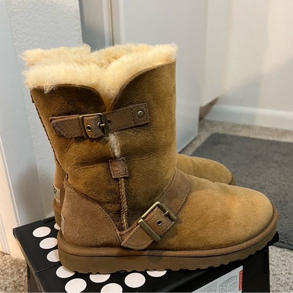 UGG Boots - Picture 4 of 6